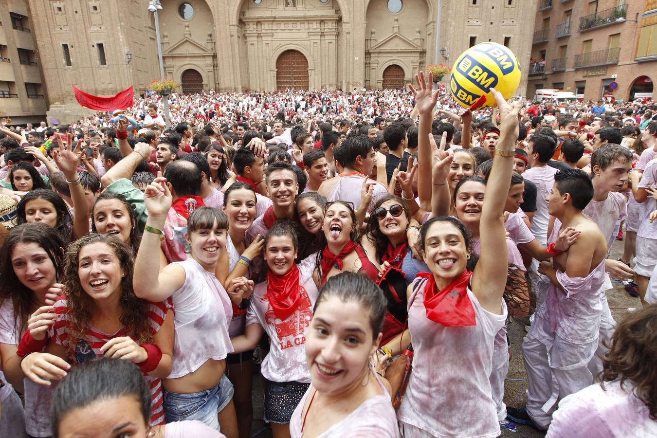 El chupinazo desata la fiesta en Alfaro