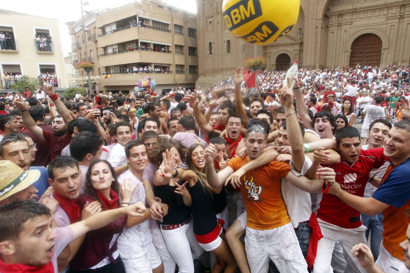 El chupinazo desata la fiesta en Alfaro