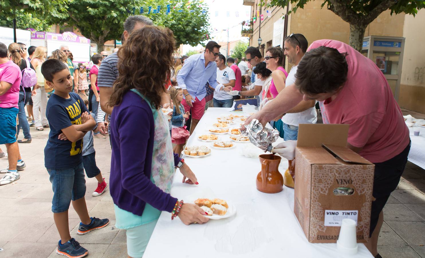 Procesión y degustaciones en Navarrete