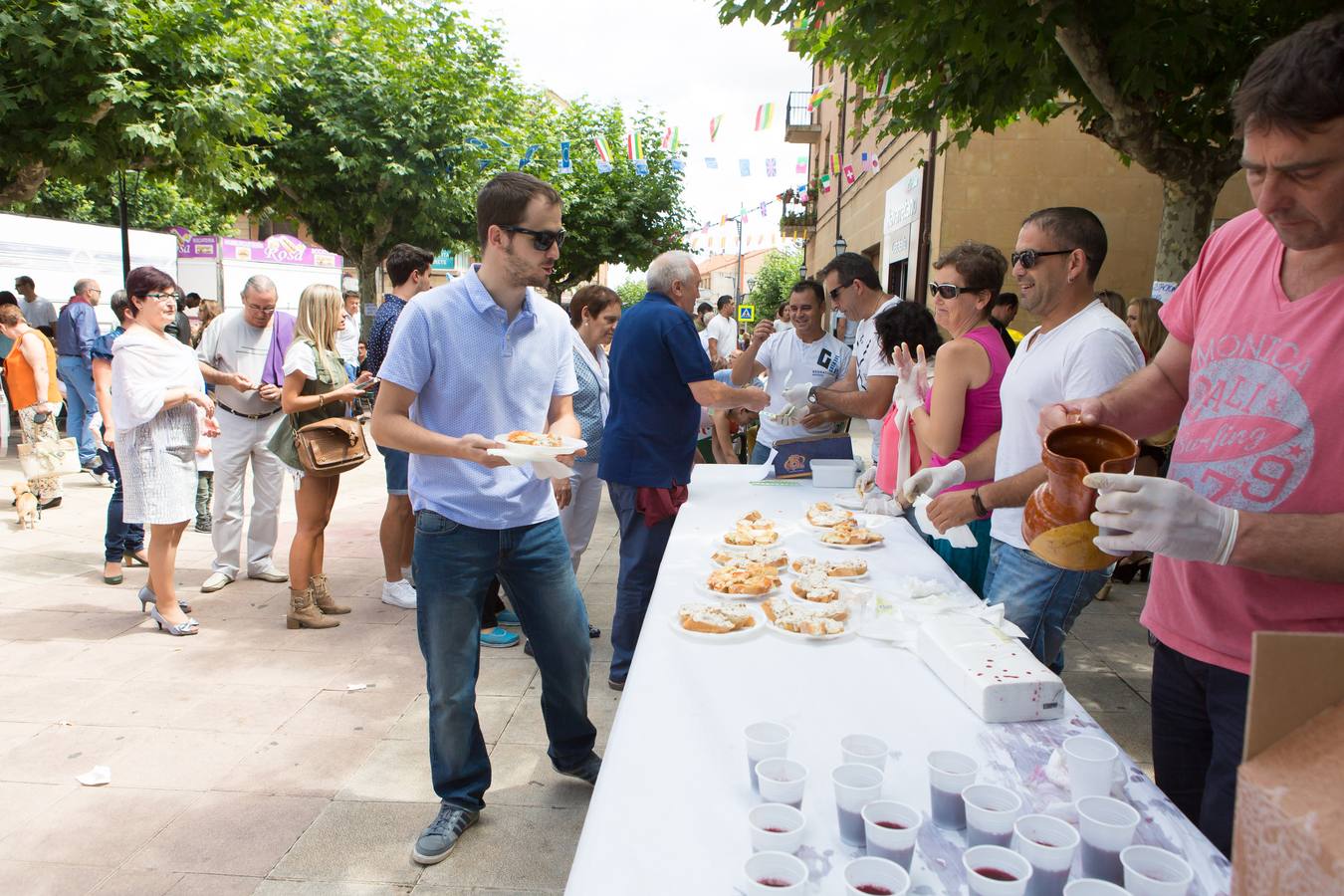 Procesión y degustaciones en Navarrete