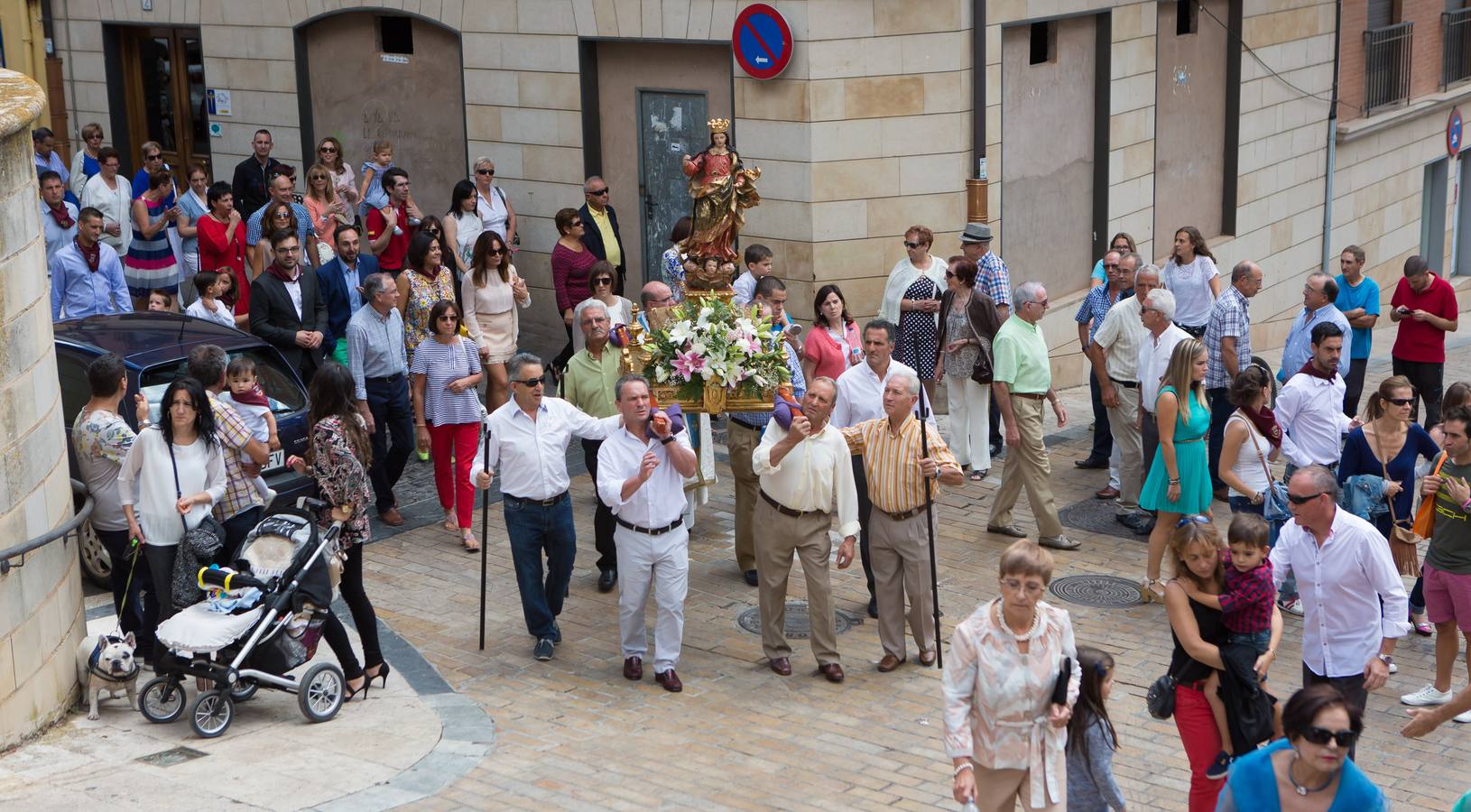 Procesión y degustaciones en Navarrete