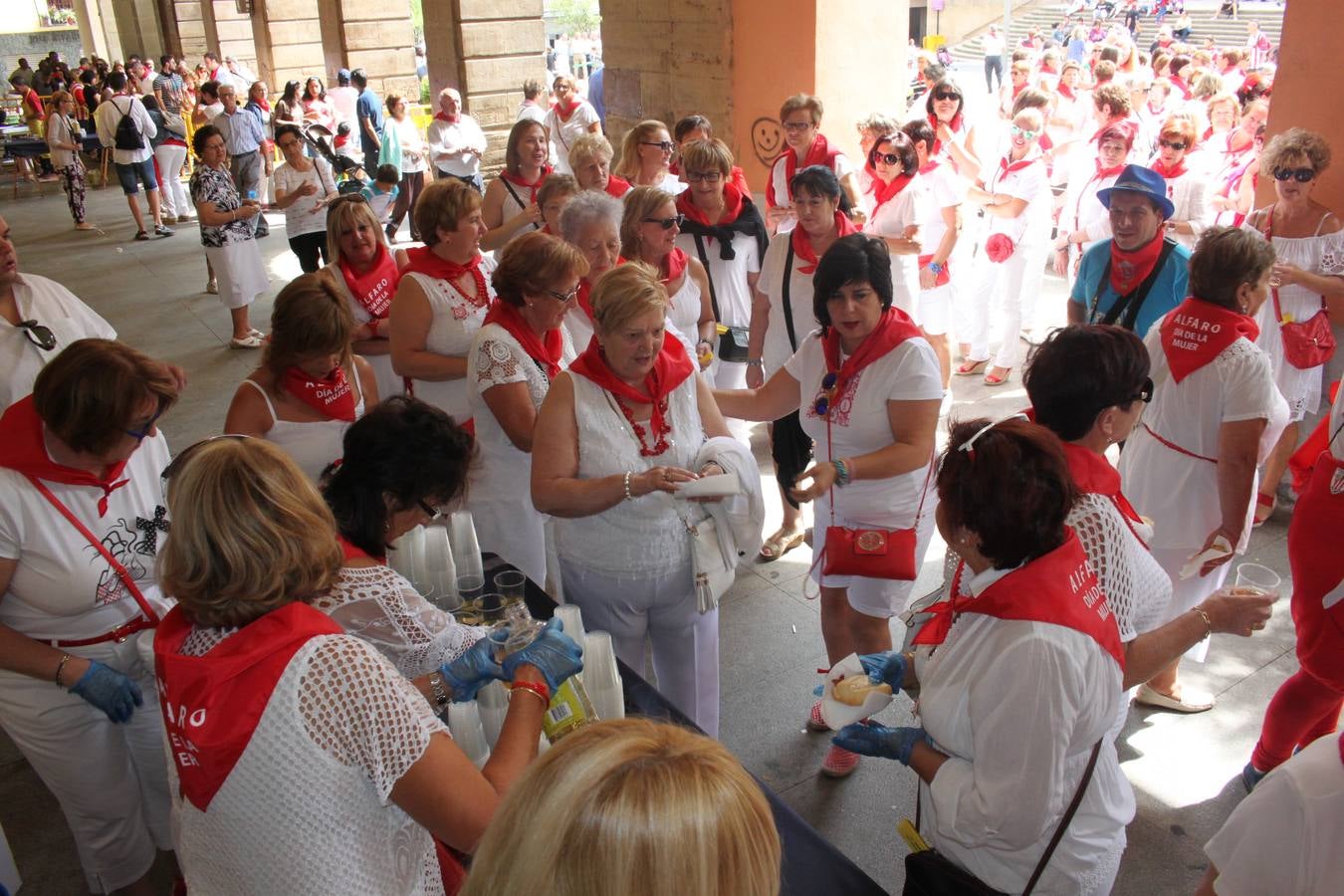 Alfaro dedica la jornada a las mujeres en su quinto día de fiestas