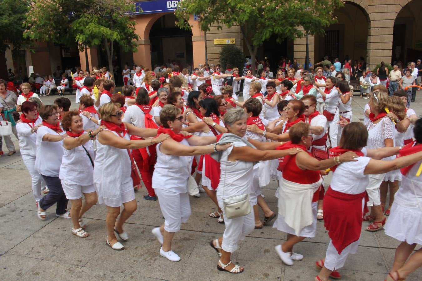 Alfaro dedica la jornada a las mujeres en su quinto día de fiestas