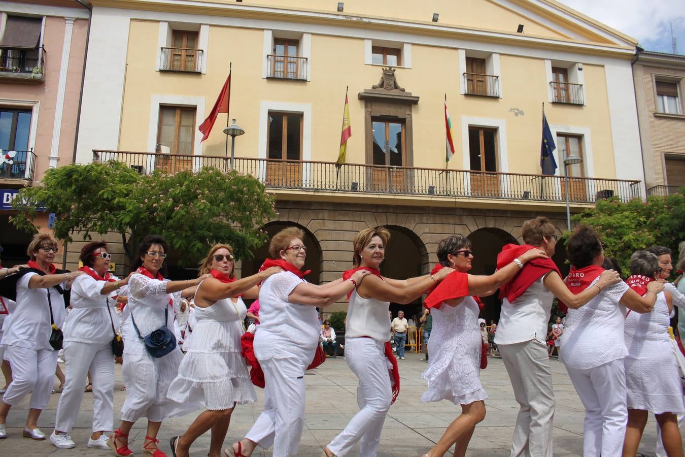 Alfaro dedica la jornada a las mujeres en su quinto día de fiestas