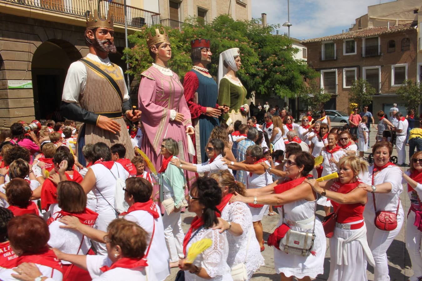 Alfaro dedica la jornada a las mujeres en su quinto día de fiestas