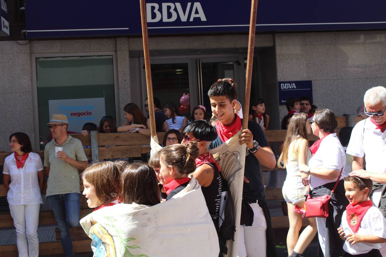 Las carrozas llenan las calles de Calahorra