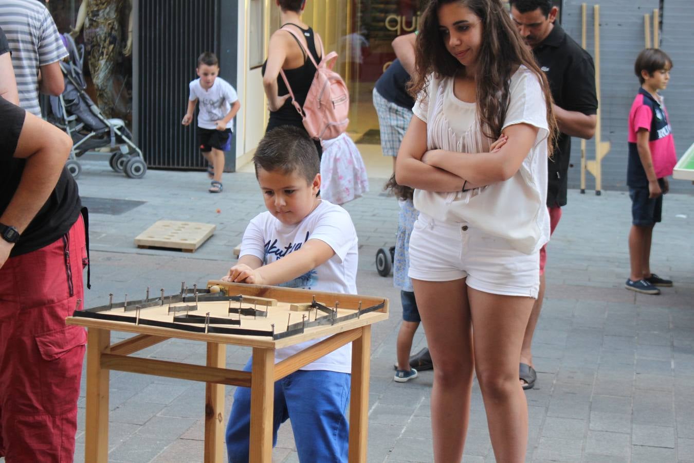 Arnedo flipa con malabares