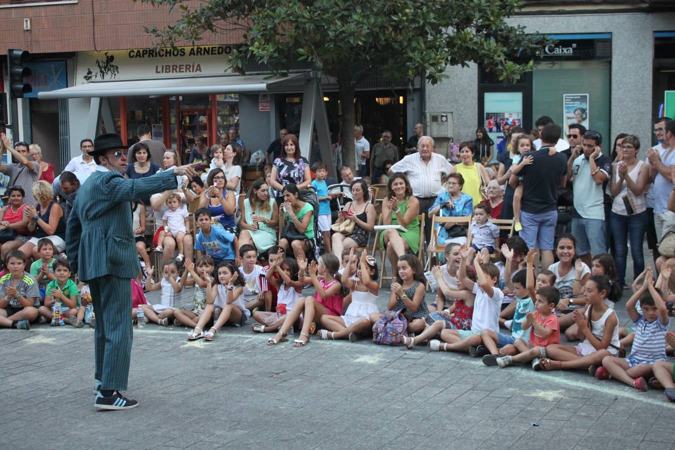 Arnedo flipa con malabares