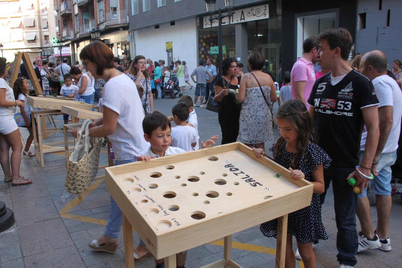 Arnedo flipa con malabares