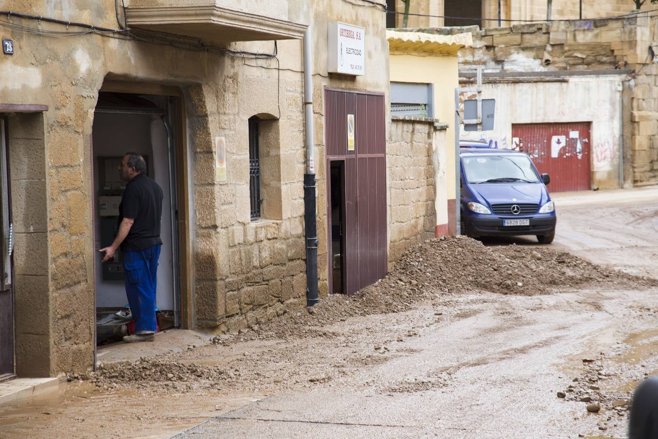 San Asensio despierta entre barro