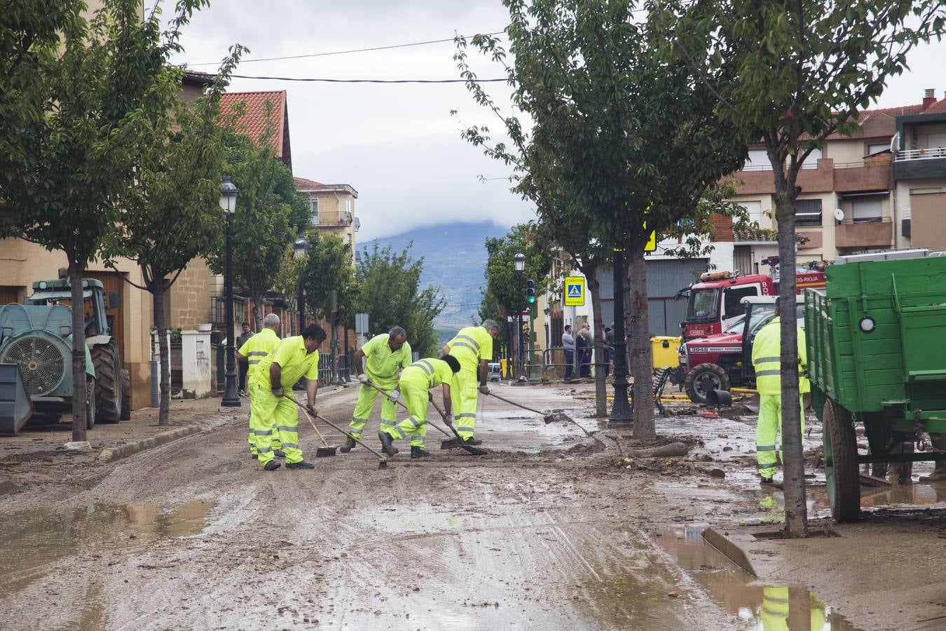 San Asensio despierta entre barro