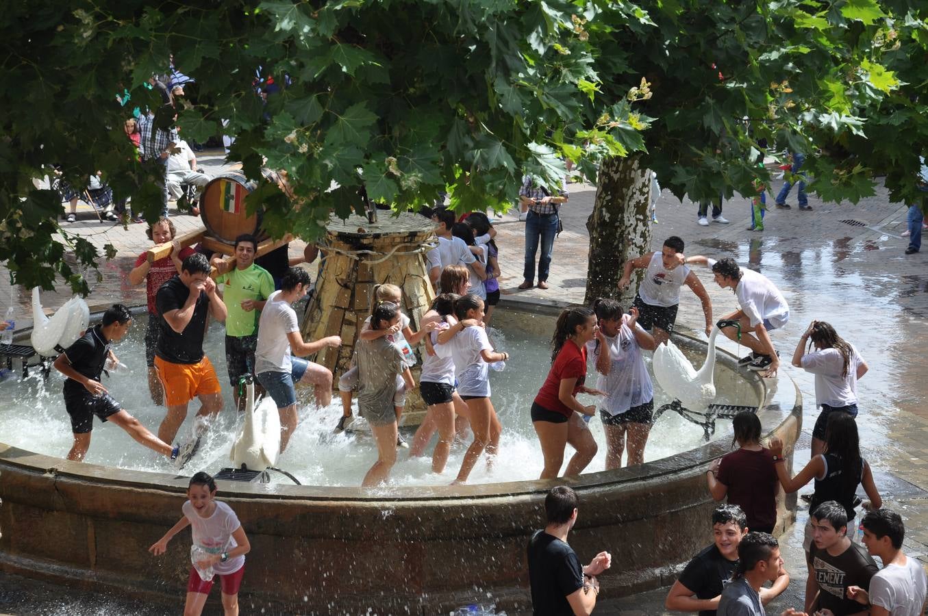 Agua para empezar las fiestas de San Vicente