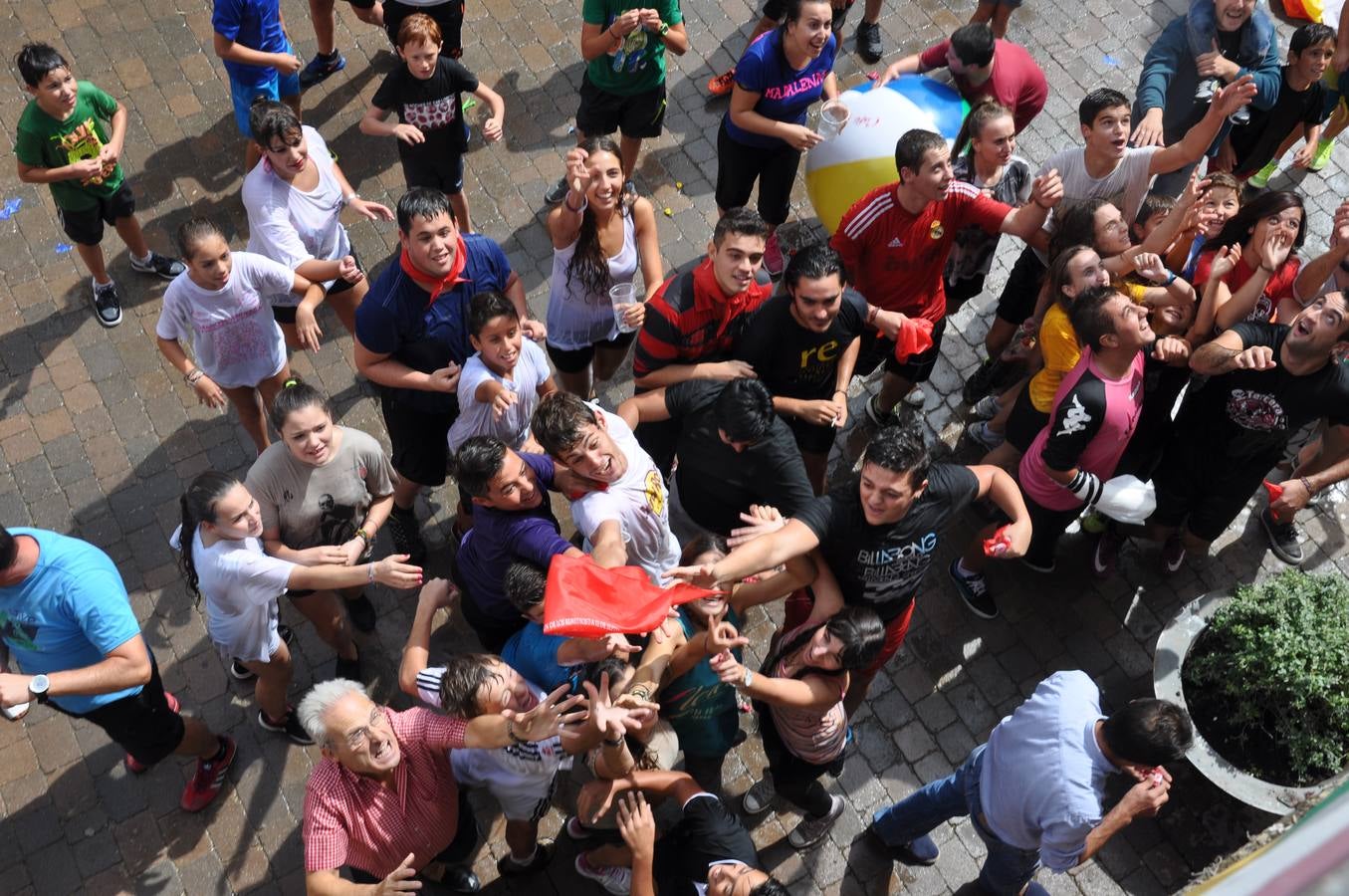 Agua para empezar las fiestas de San Vicente