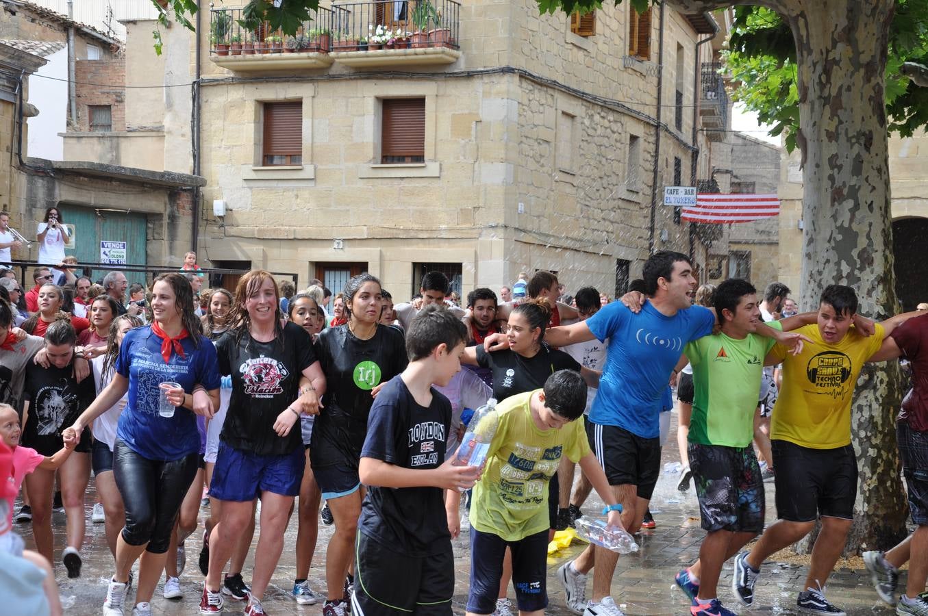 Agua para empezar las fiestas de San Vicente