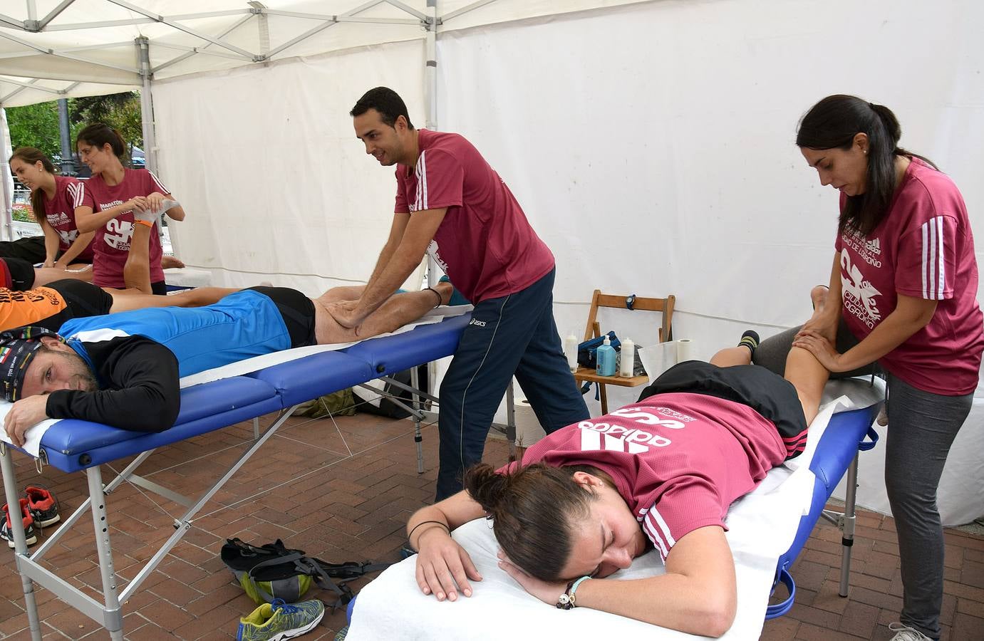 Ambiente en El Espolón para ver la Maratón