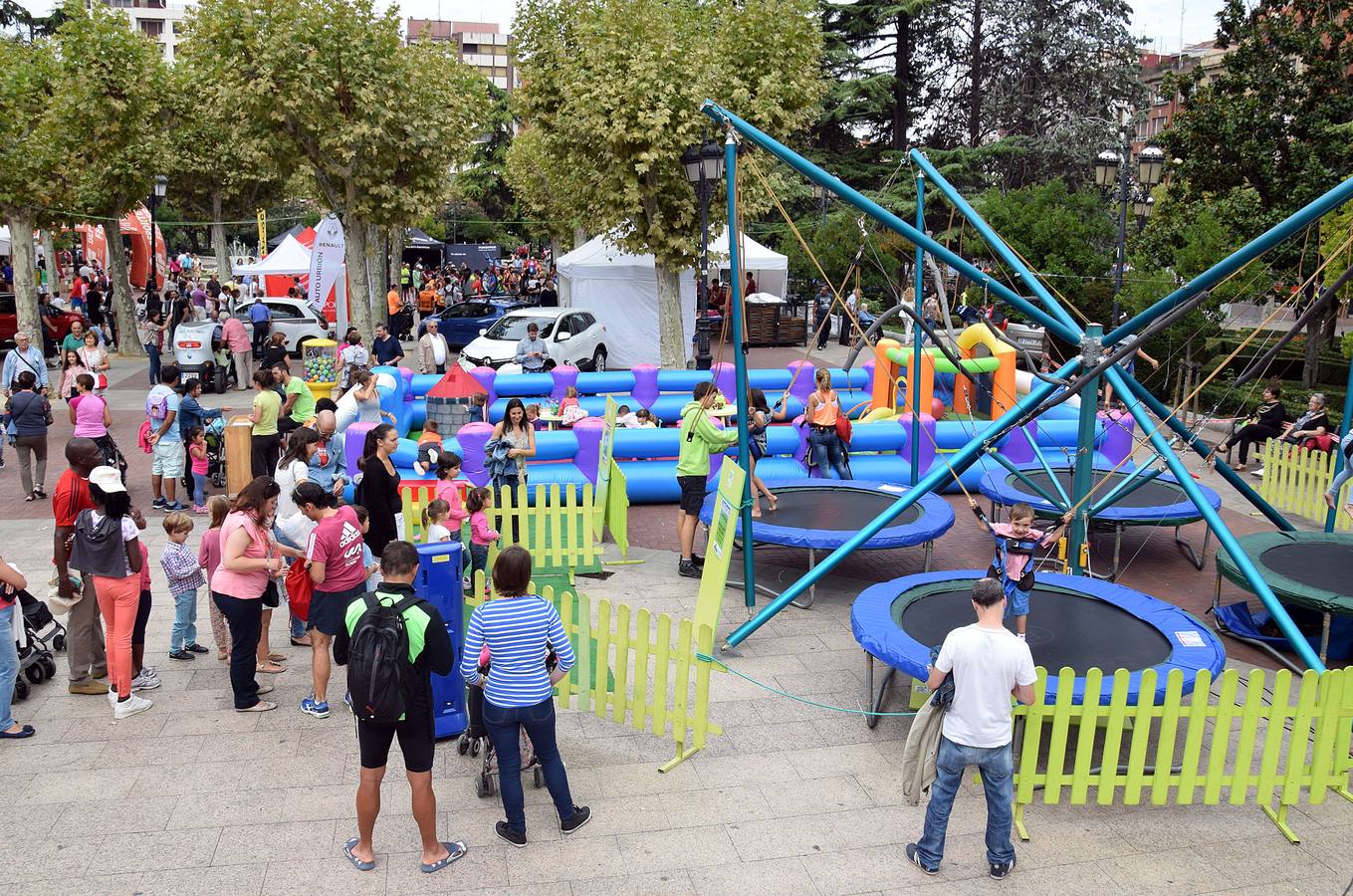 Ambiente en El Espolón para ver la Maratón