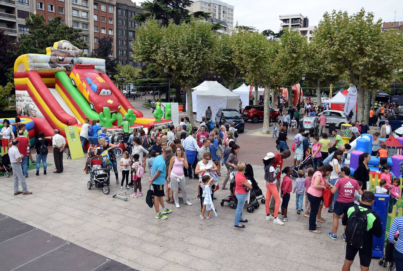 Ambiente en El Espolón para ver la Maratón