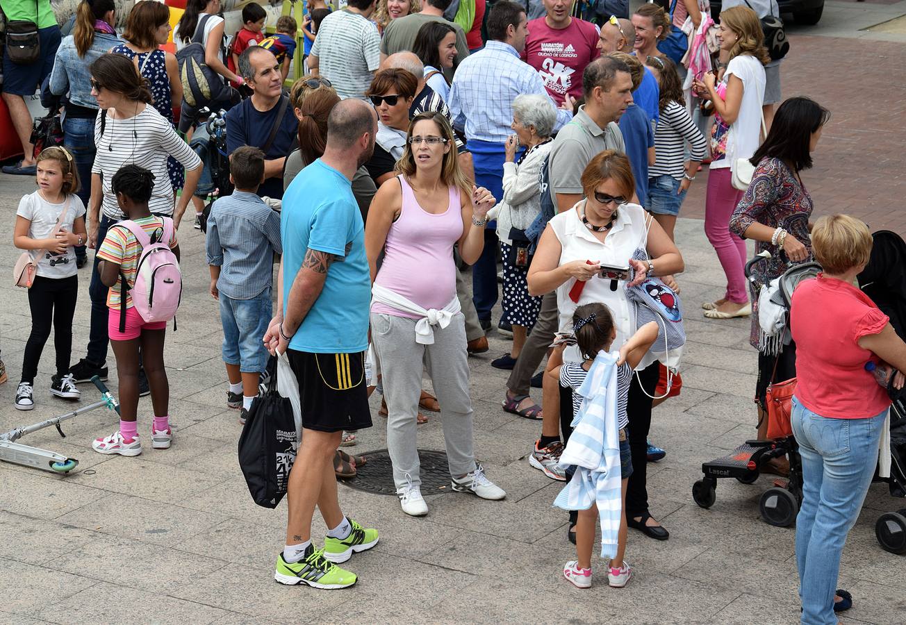 Ambiente en El Espolón para ver la Maratón