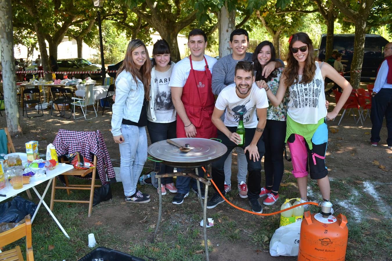 Fiesta en torno a la paella