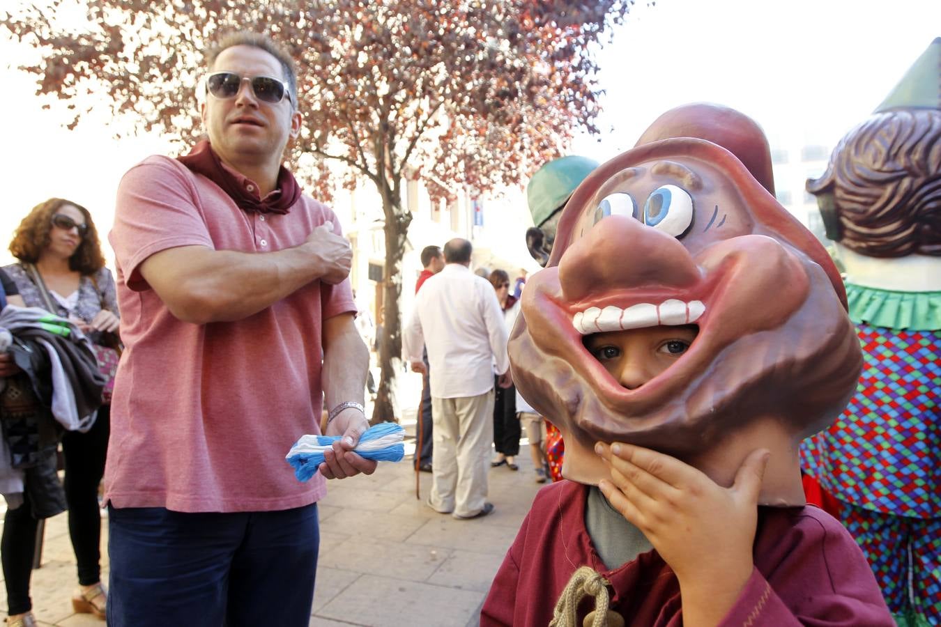 Entre gigantes y cabezudos