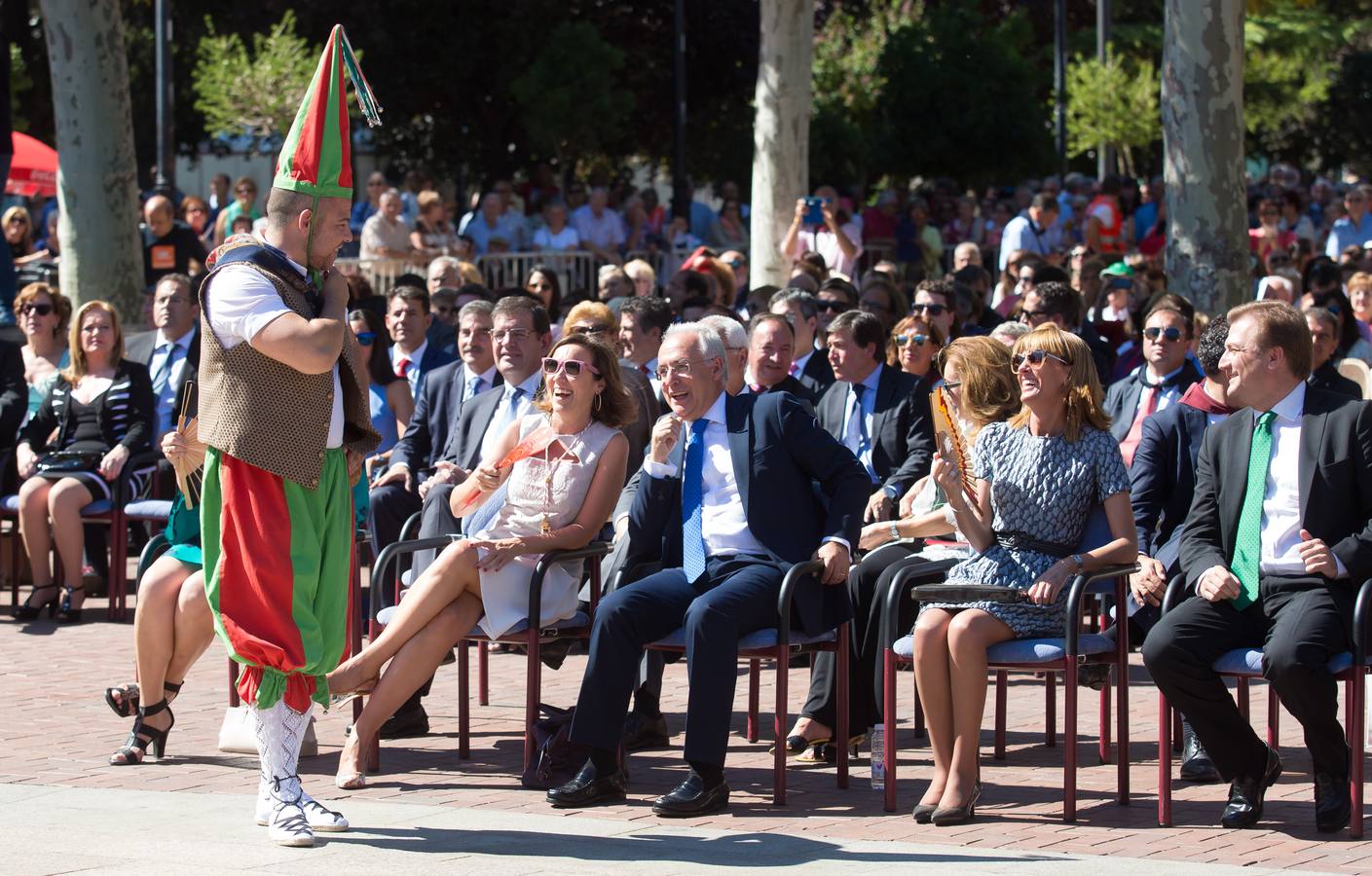 Ceniceros preside su primer pisado de la uva (III)