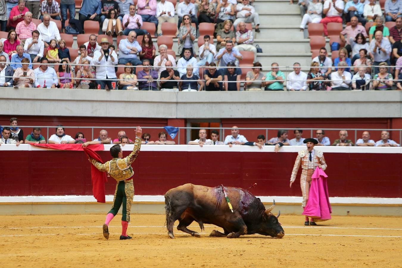 Urdiales abre la puerta grande