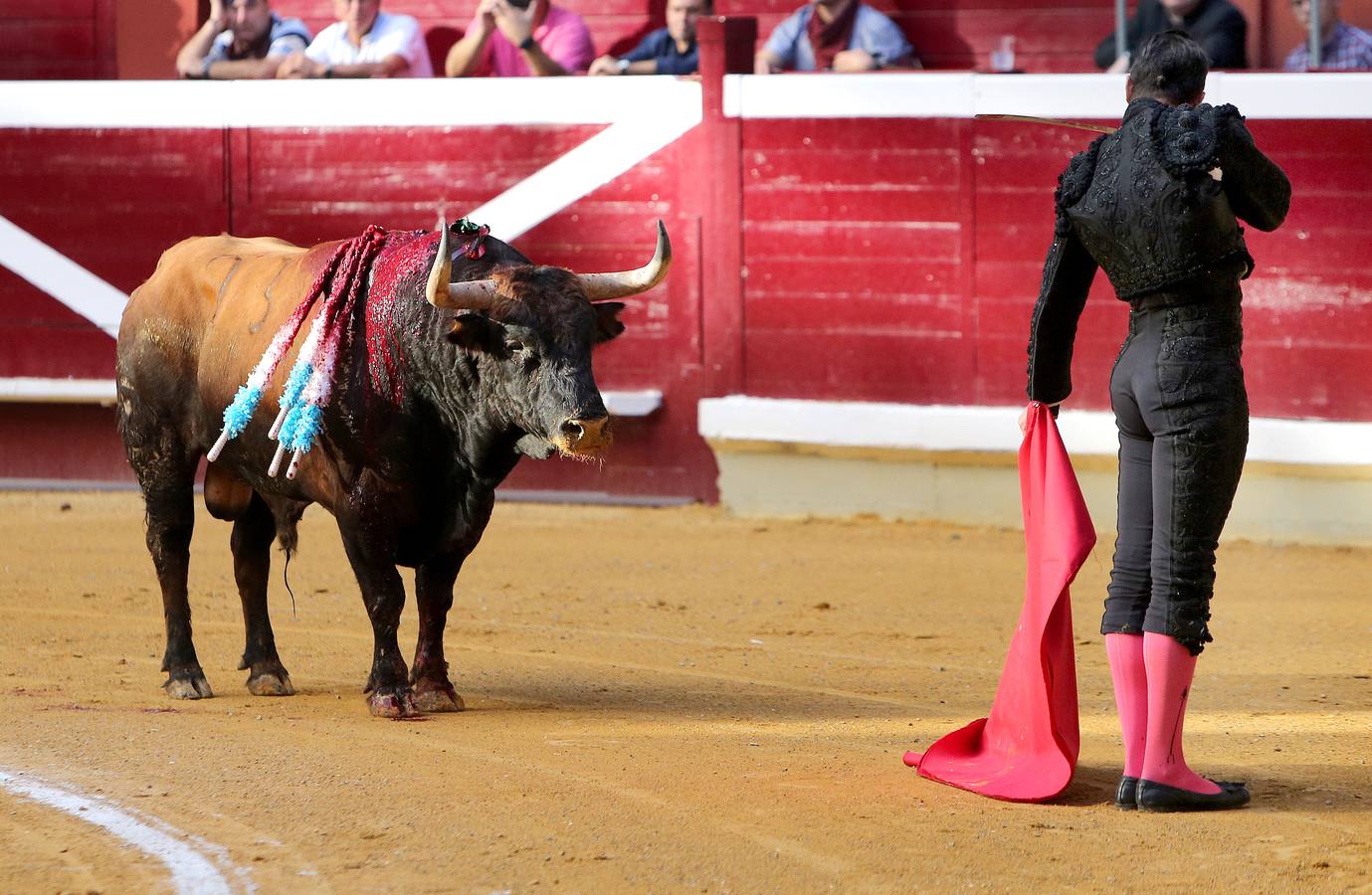 Urdiales abre la puerta grande