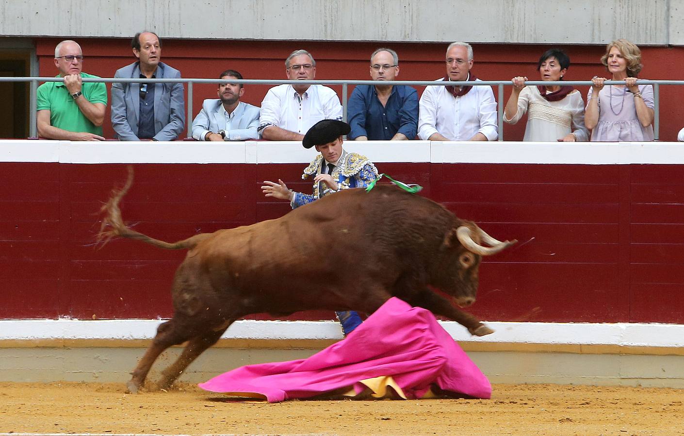 Urdiales abre la puerta grande