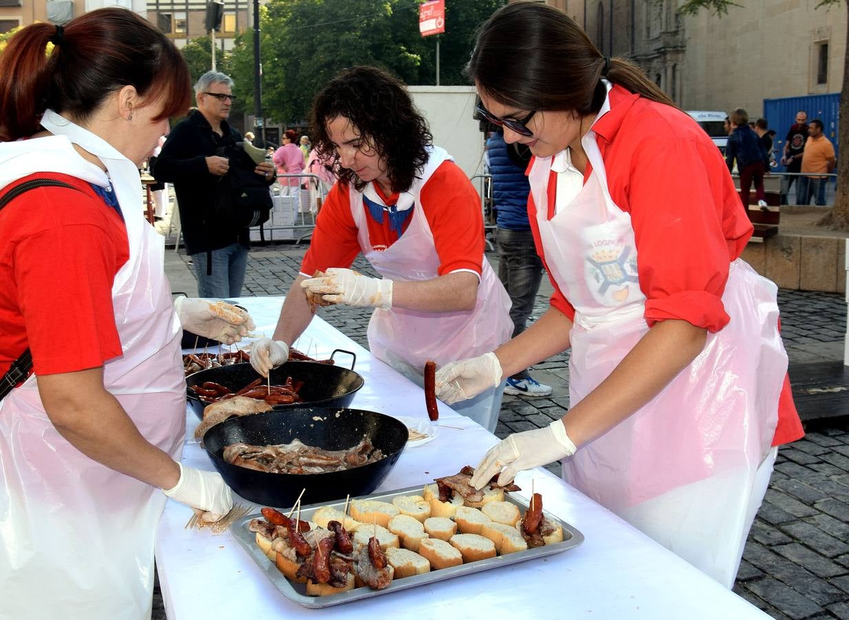 &#039;Pinchando&#039; en la Plaza del Mercado