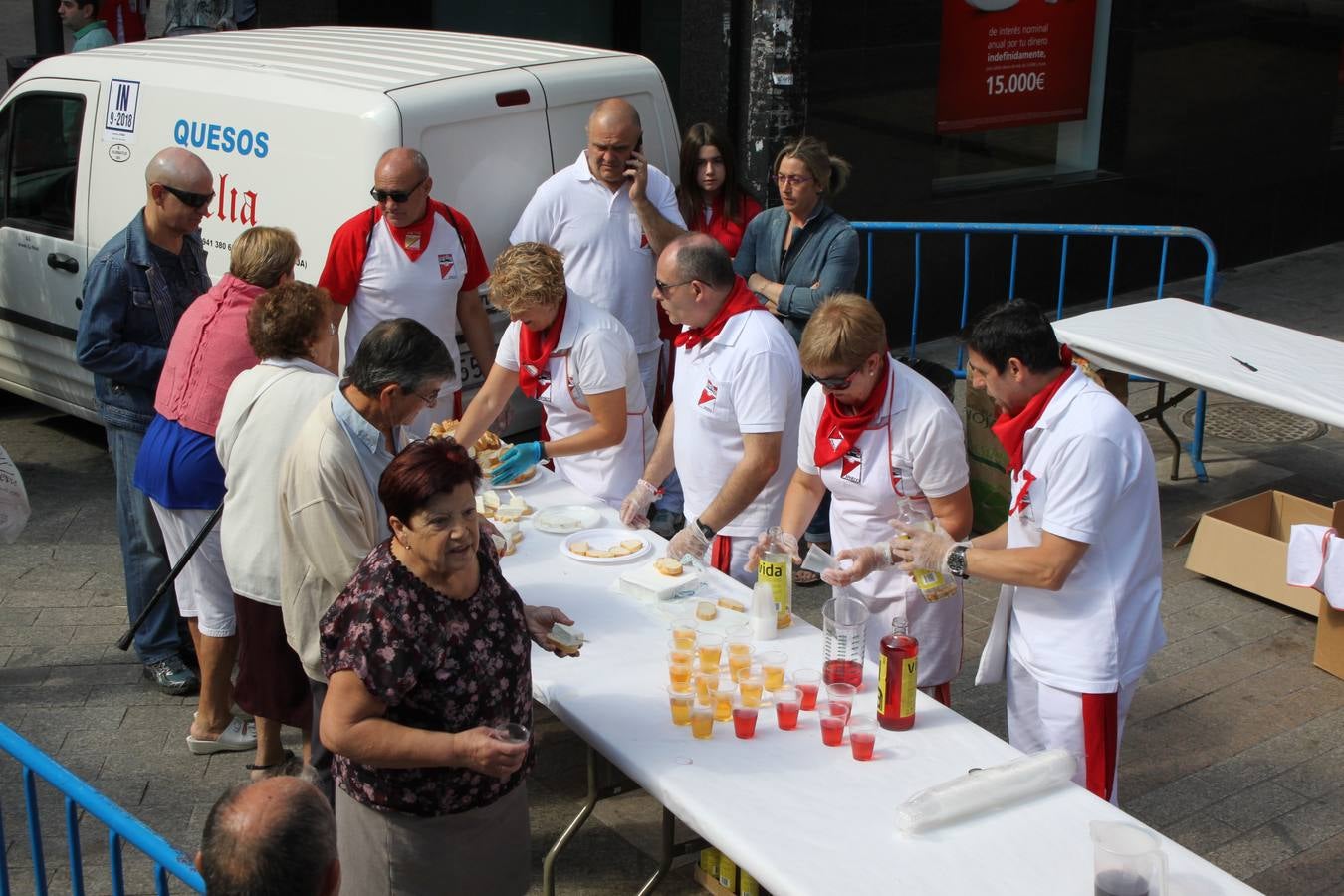 Vaquillas de juguete (y de verdad) en las fiestas de Arnedo