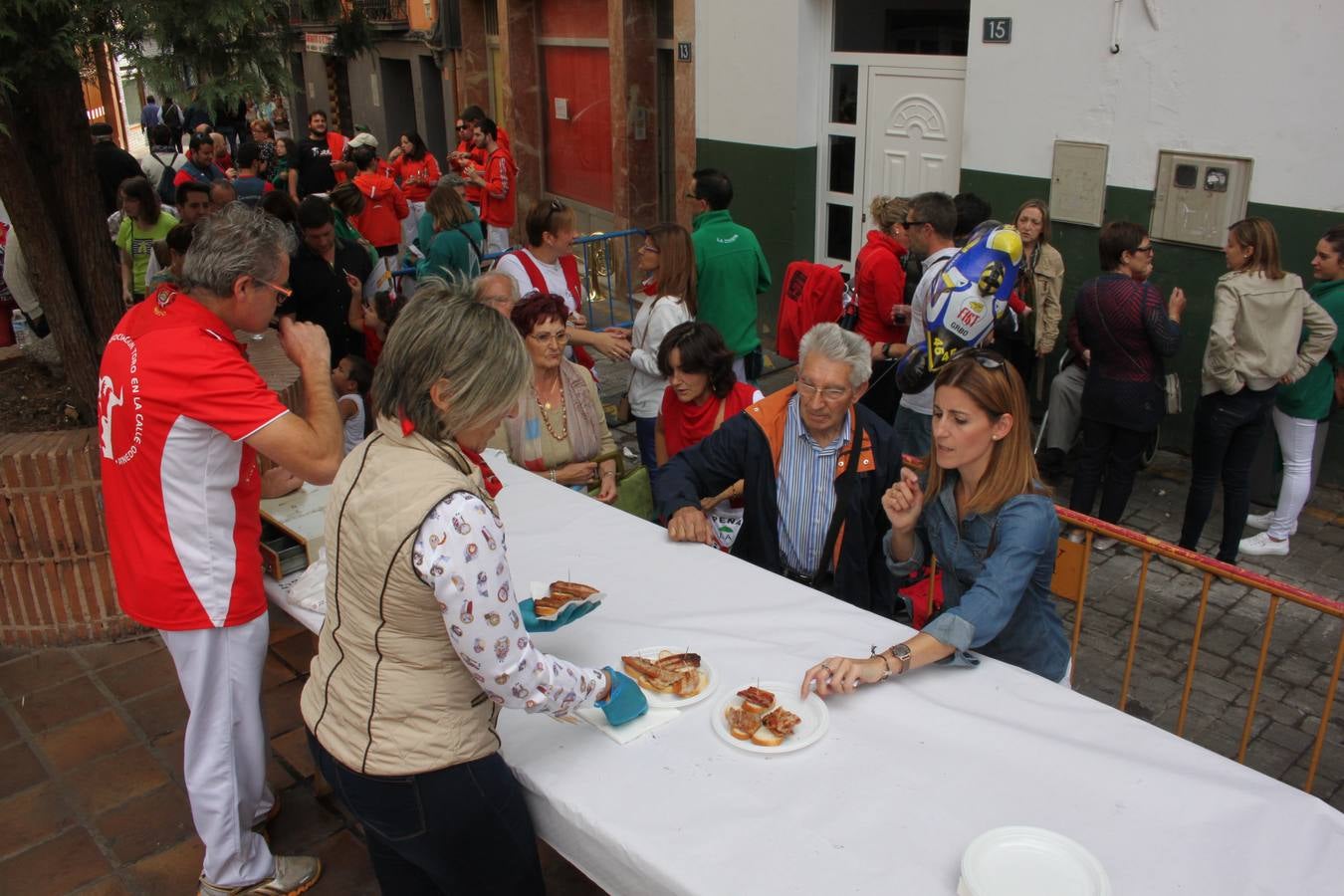 Vaquillas de juguete (y de verdad) en las fiestas de Arnedo