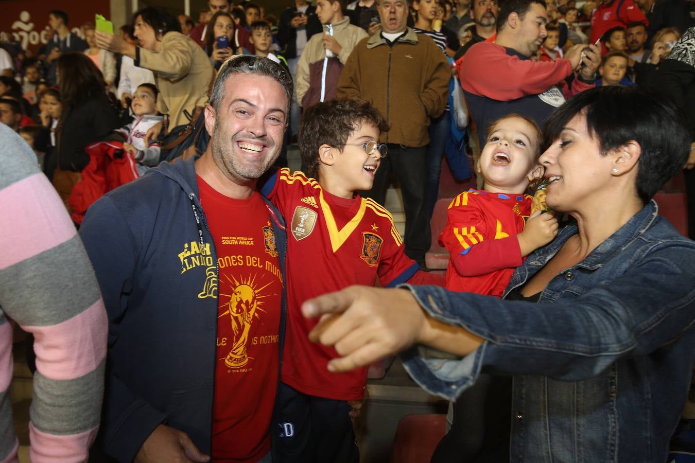 Logroño arropa a la selección en su entrenamiento en Las Gaunas