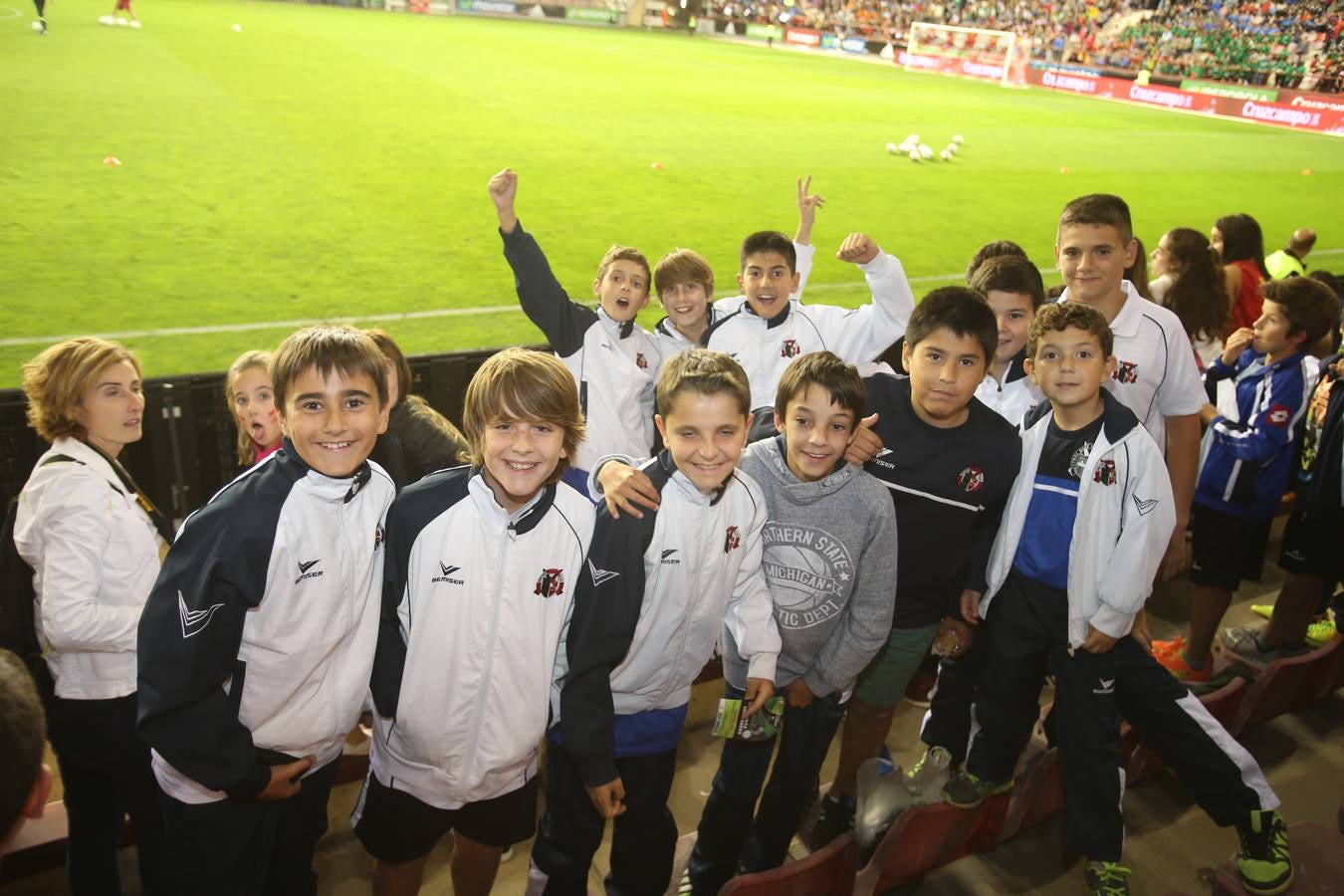 Logroño arropa a la selección en su entrenamiento en Las Gaunas