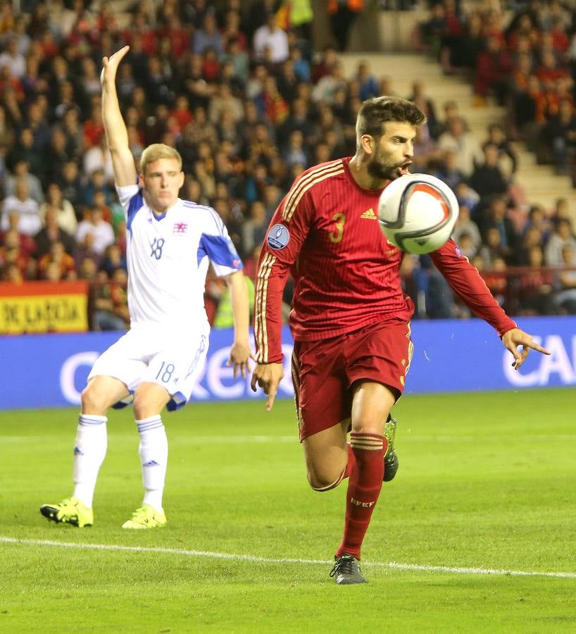 La selección española gana a Luxemburgo en Las Gaunas