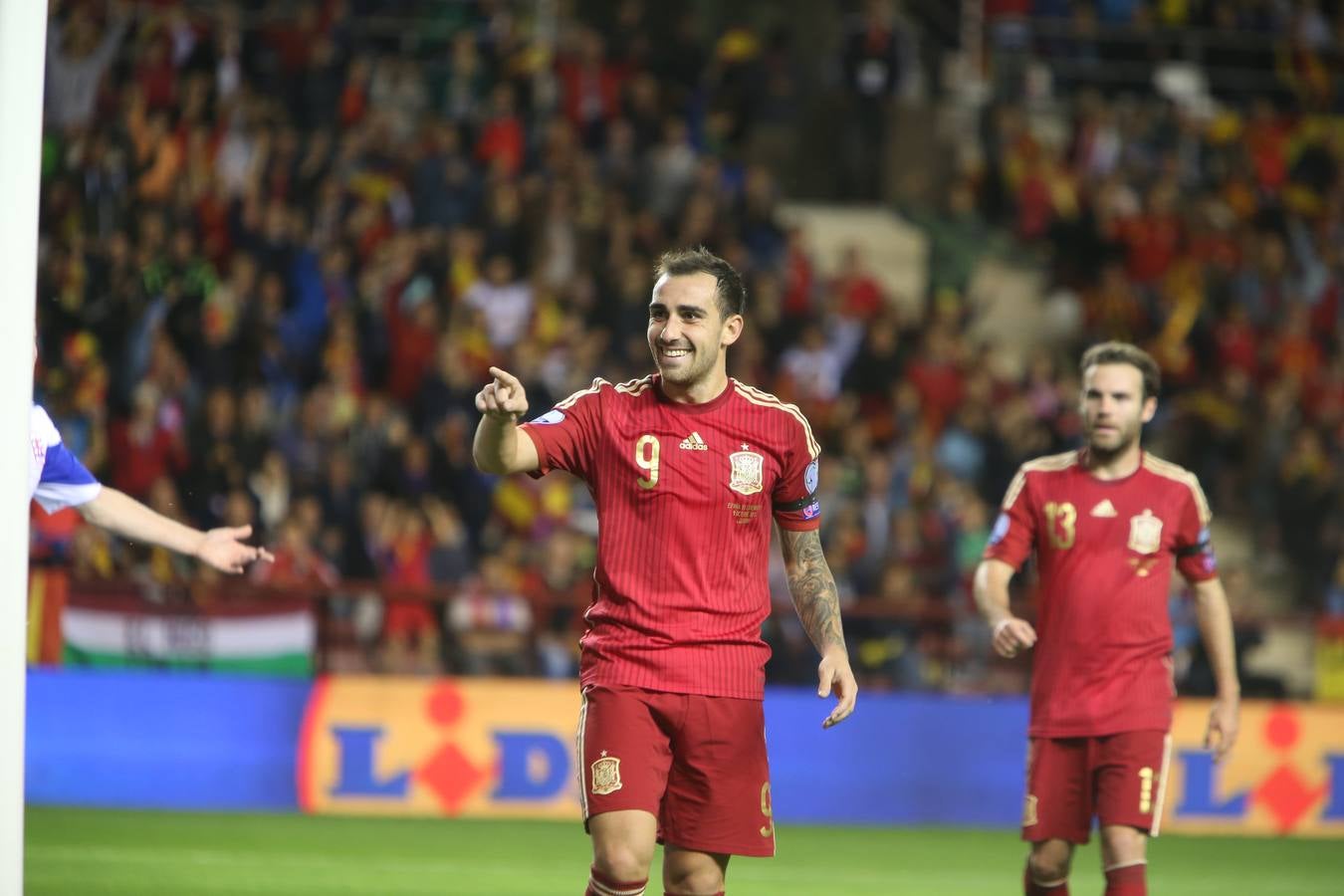 La selección española gana a Luxemburgo en Las Gaunas