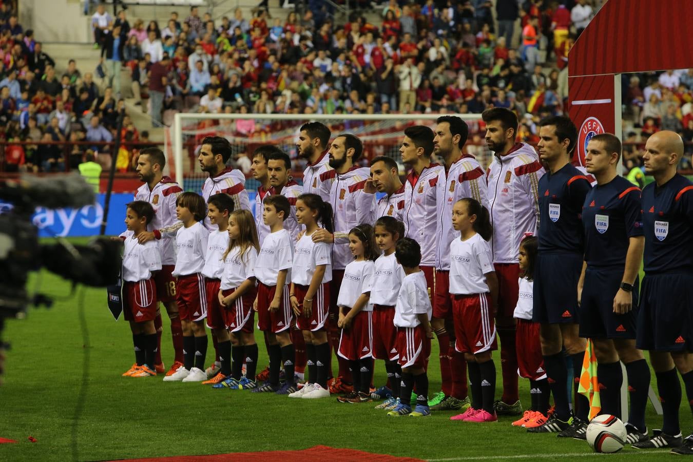 La selección española gana a Luxemburgo en Las Gaunas