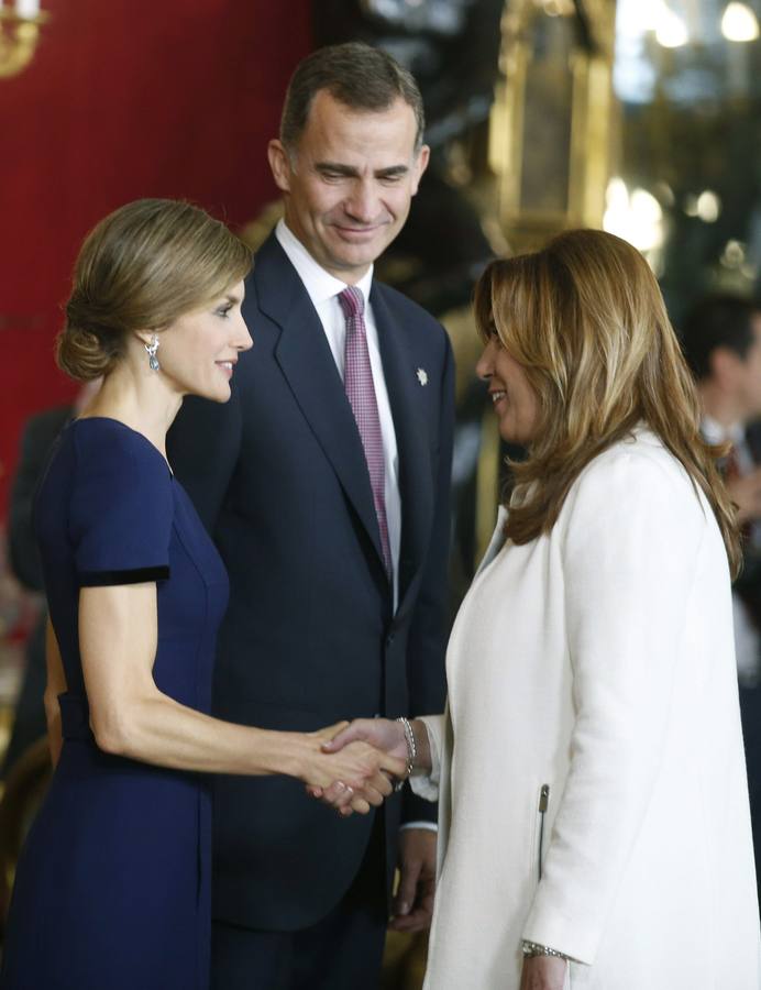 La presidenta andaluza, Susana Díaz, conversa con la Reina.