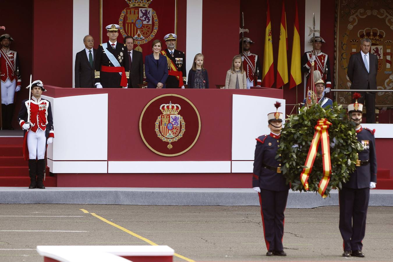 Desfile militar ante los Reyes