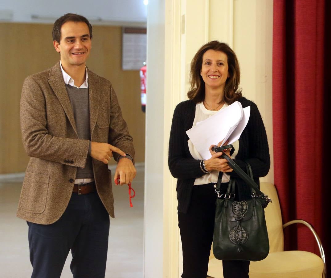 Los gestos en el Pleno del Ayuntamiento de Logroño