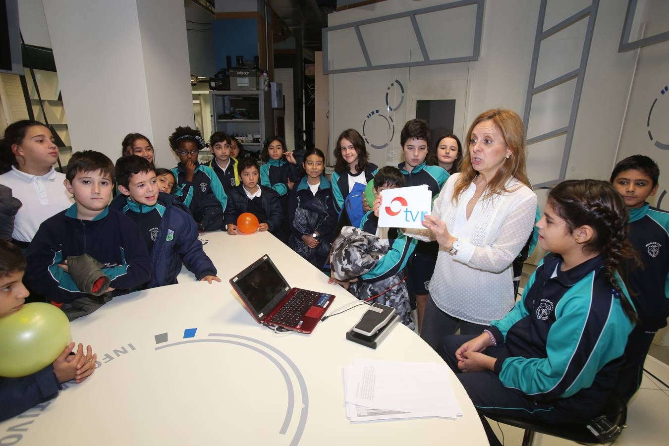 Hoy nos visitan los alumnos de 5º A de las Adoratrices