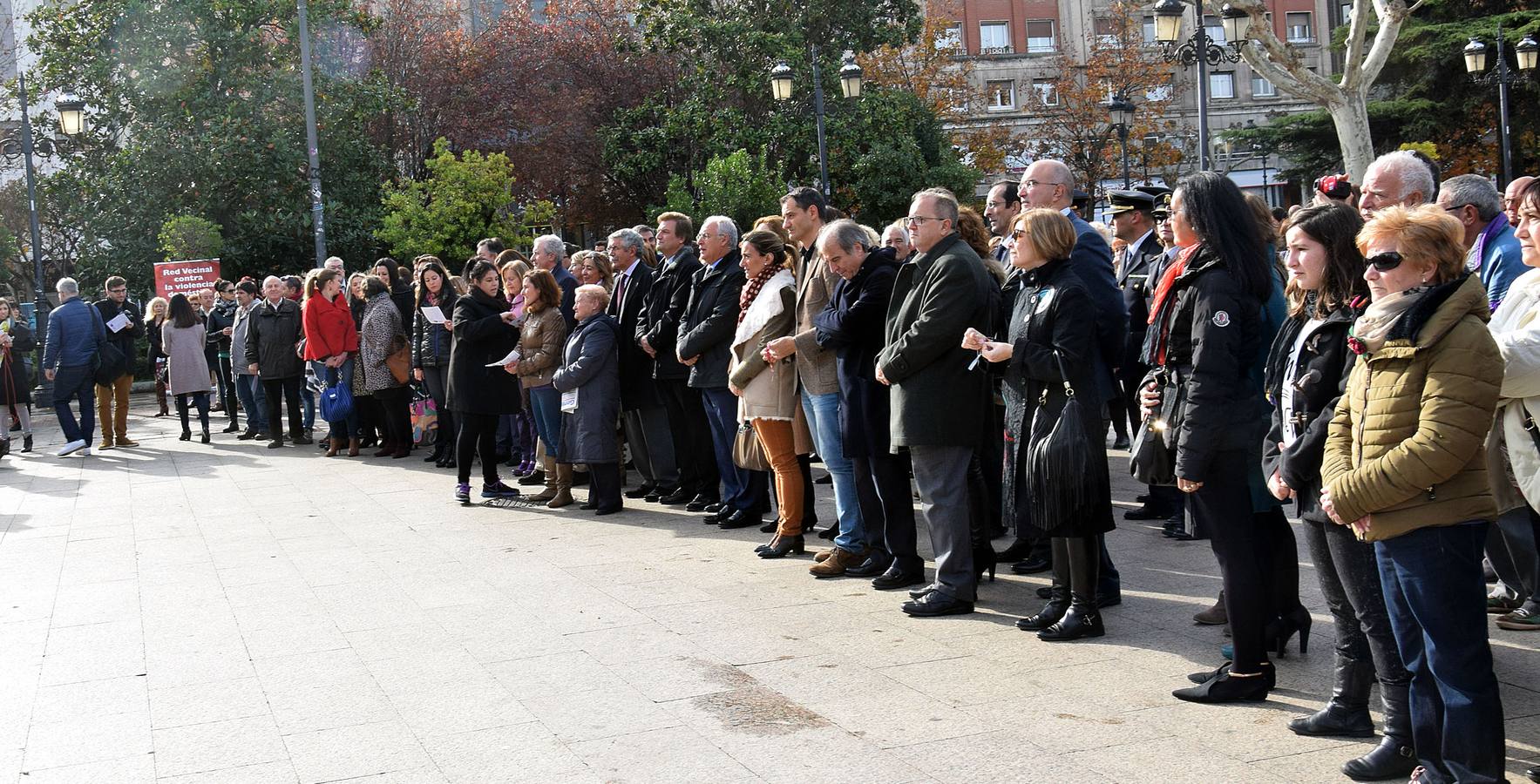 La Concha de El Espolón acoge el acto del Día Internacional contra la Violencia de Género