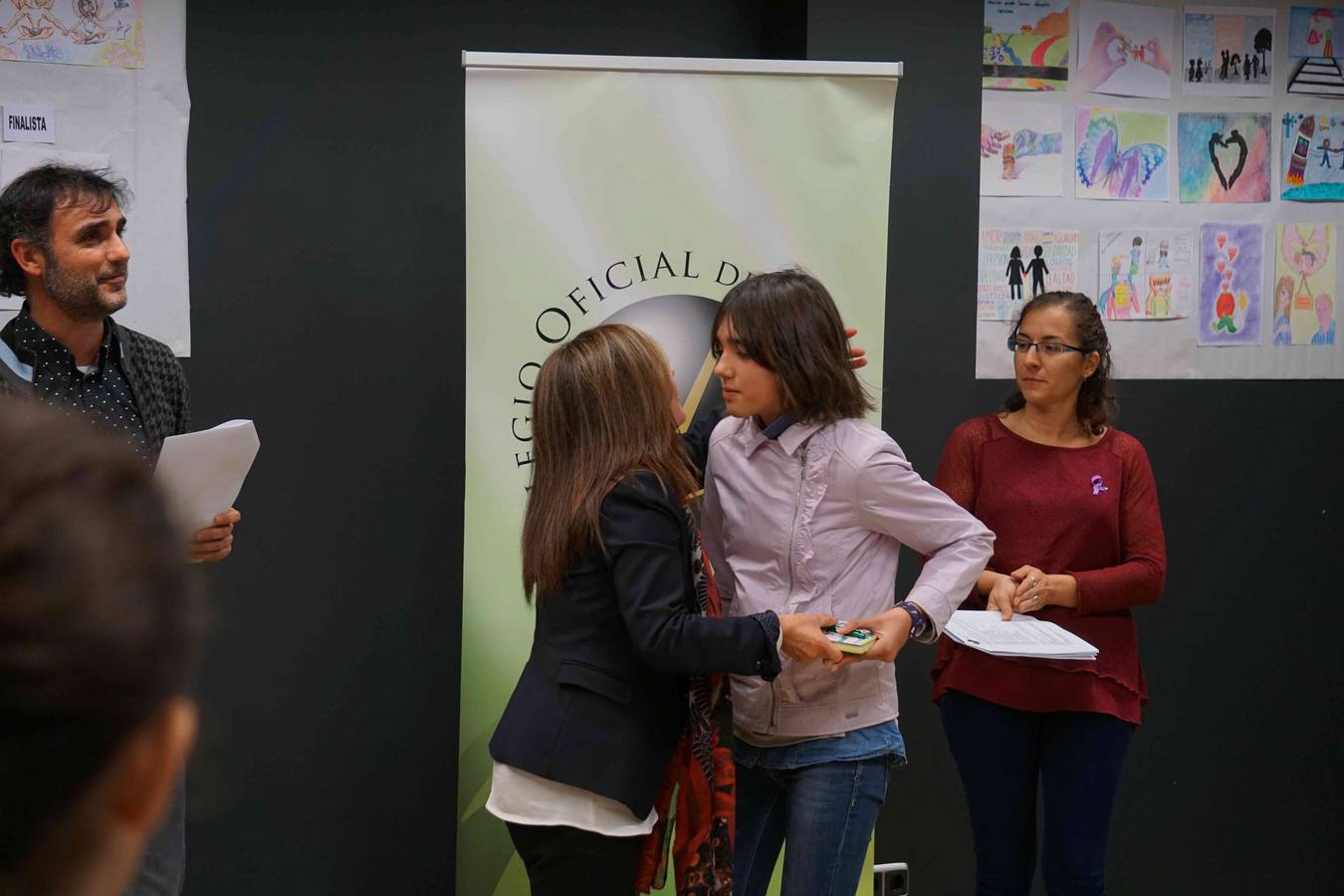 Dibujos por el respeto en el Colegio de Psicólogos (II)
