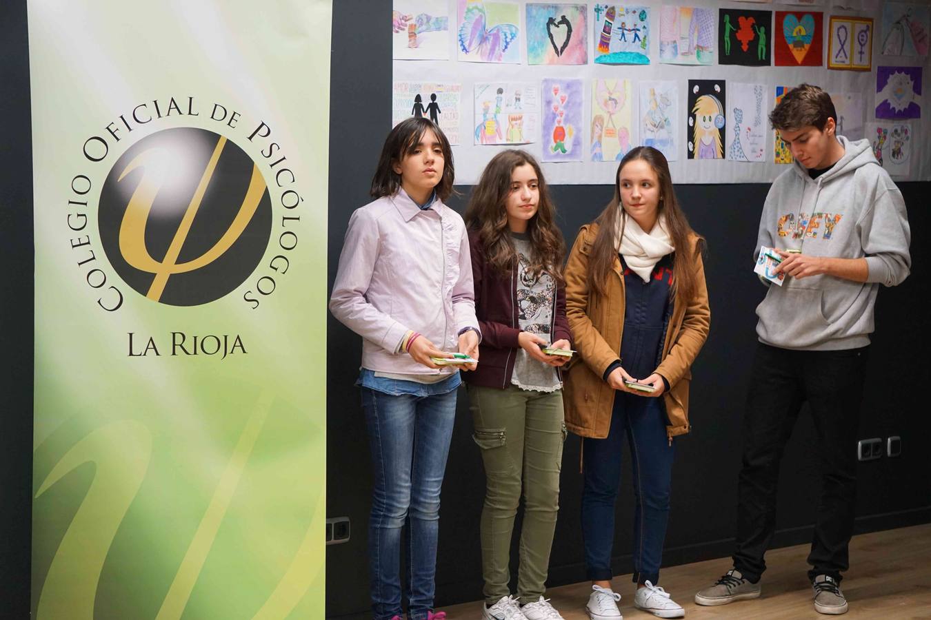 Dibujos por el respeto en el Colegio de Psicólogos (II)