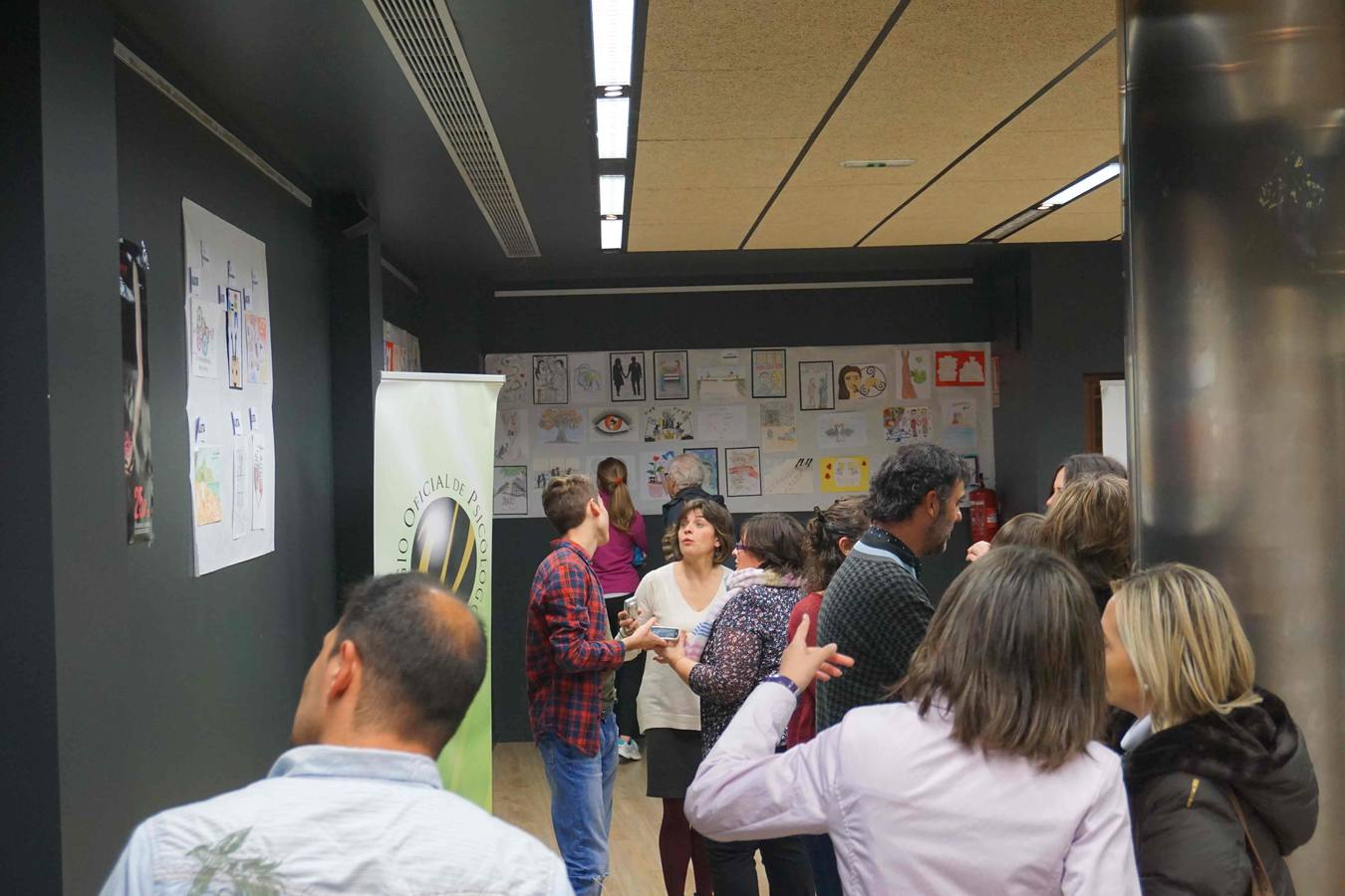 Dibujos por el respeto en el Colegio de Psicólogos (II)