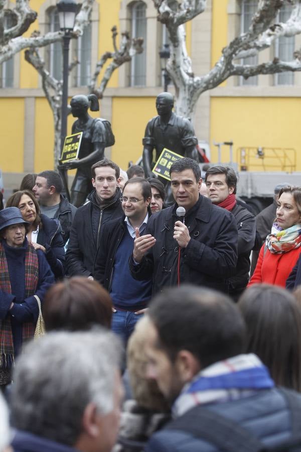 Pedro Sánchez pasea por el Casco Antiguo de Logroño y brinda en La Laurel en su visita a La Rioja