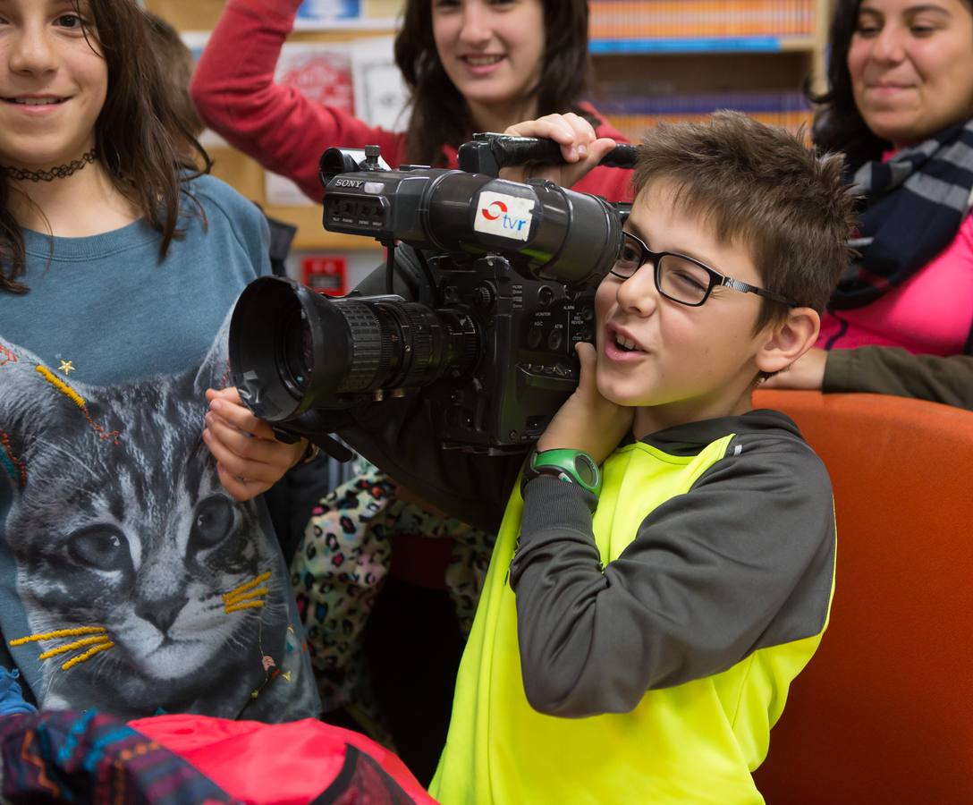 Los alumnos del Taller de Prensa del Colegio Duquesa de La Victoria, de Logroño, visitan la multimedia de Diario LA RIOJA