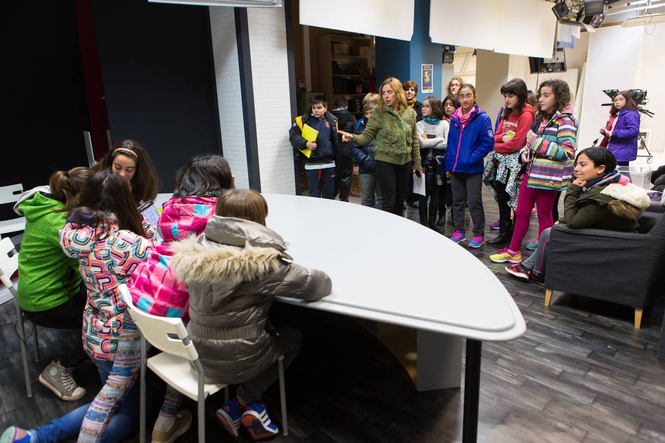 Los alumnos del Taller de Prensa del Colegio Duquesa de La Victoria, de Logroño, visitan la multimedia de Diario LA RIOJA