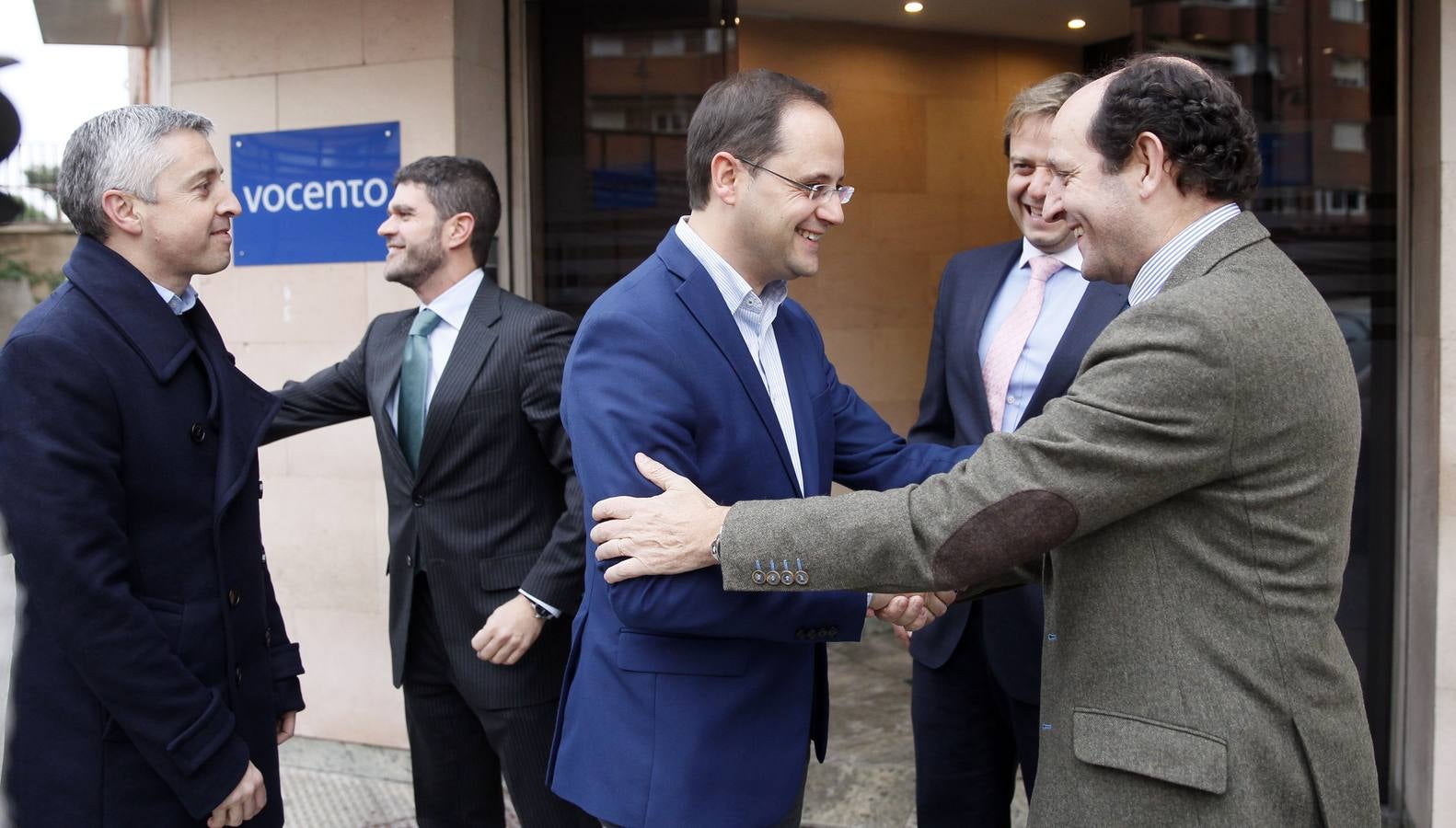 Bienvenidas, maquillaje...preparados y listos para el debate de TVR