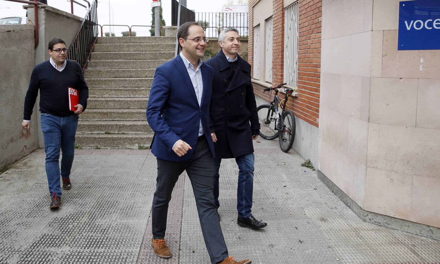 Bienvenidas, maquillaje...preparados y listos para el debate de TVR