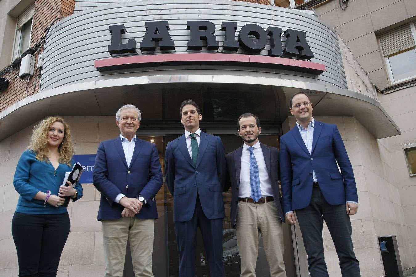 Bienvenidas, maquillaje...preparados y listos para el debate de TVR